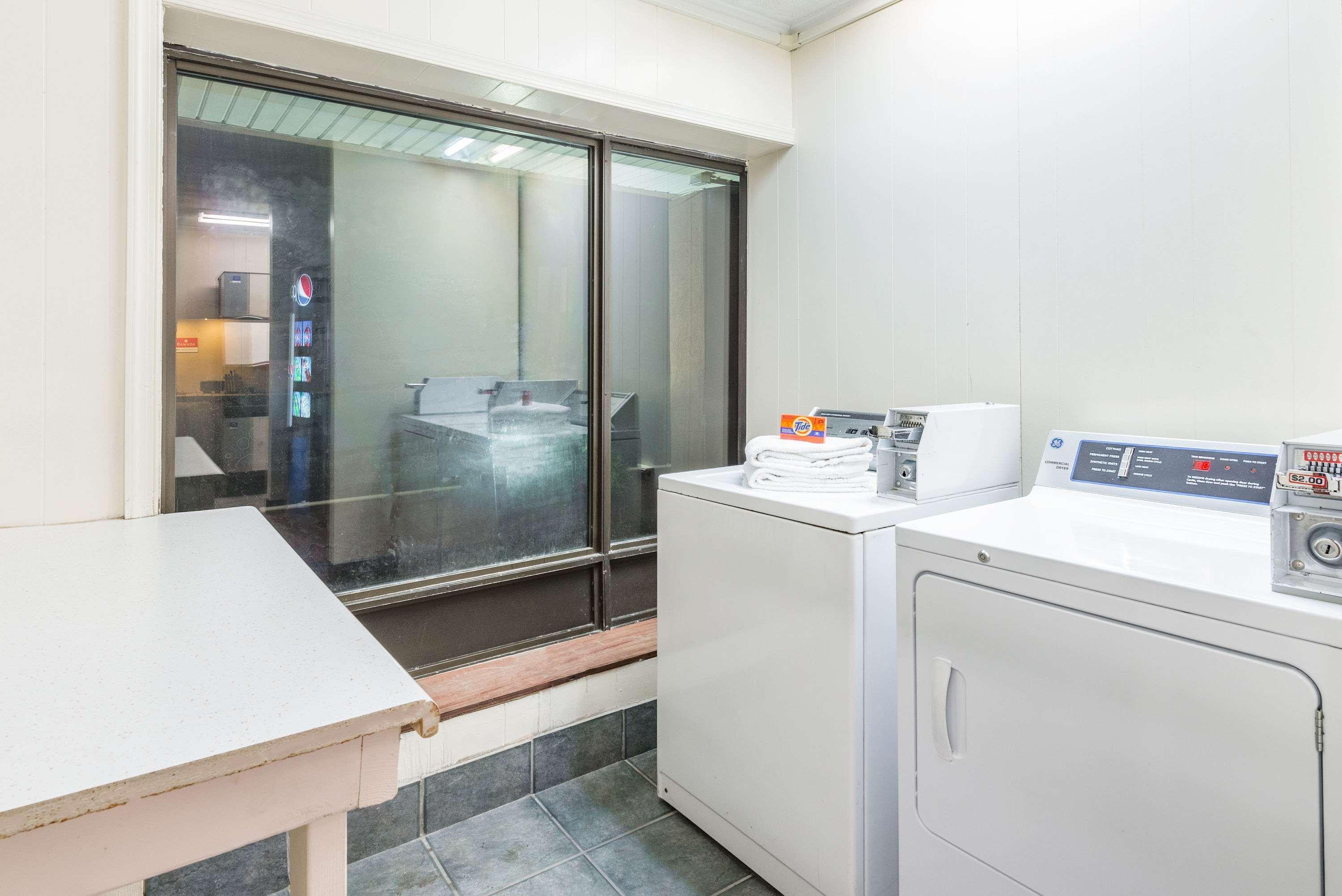 Ramada By Wyndham West Atlantic City Еґґ-Гарбор-Тауншіп Екстер'єр фото